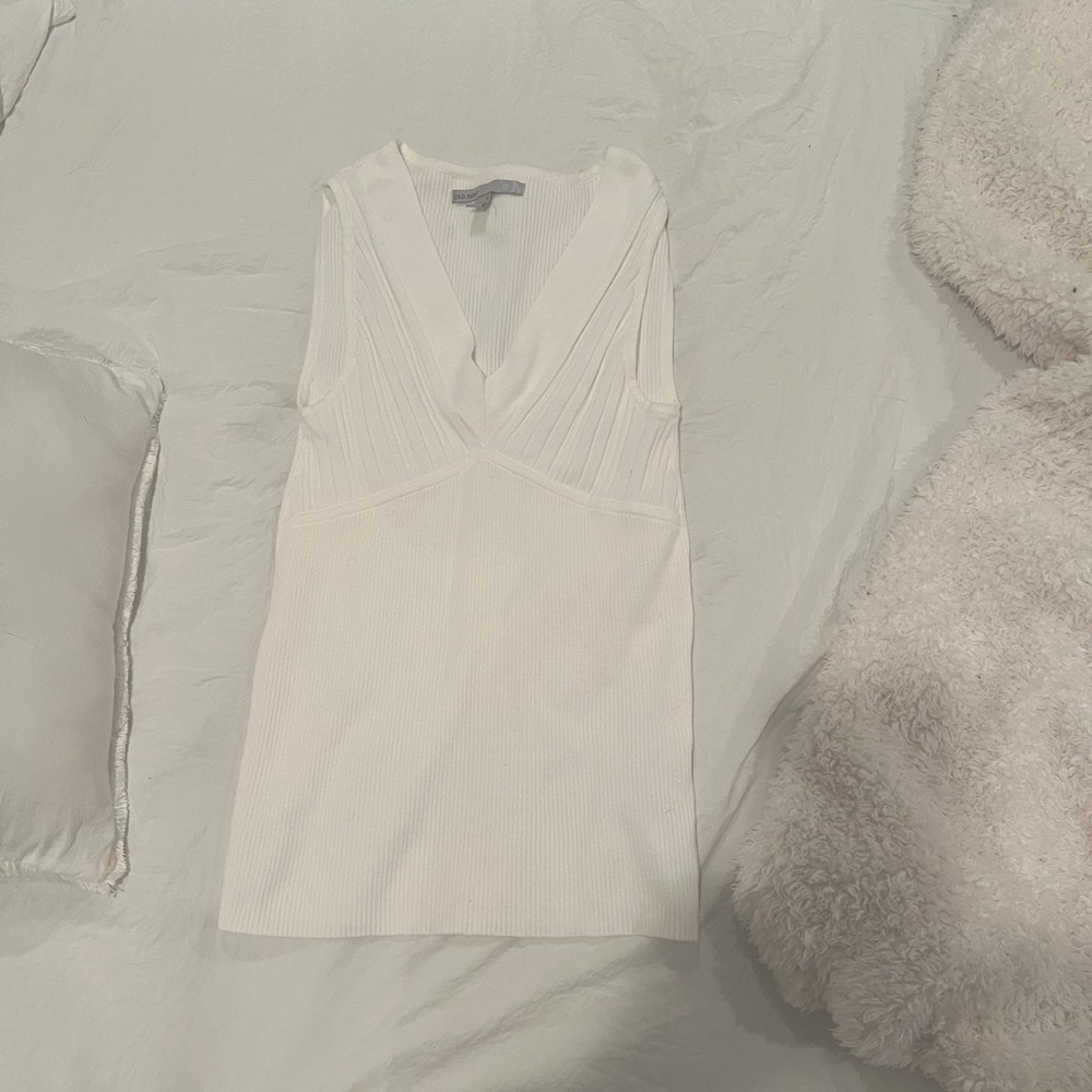 white old navy detailed tank top
